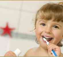 Kdaj pričeti ščetkanjem otrokove zobe?