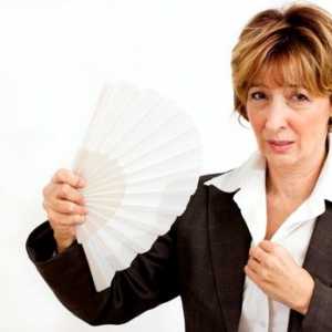 Kaj so navali vročine med menopavzo in kako jih je mogoče zdraviti