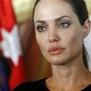 Hepatitis postopoma ubija Angelina Jolie