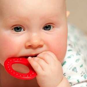 Kako pomagati otroku obvladovati srbenje med zob