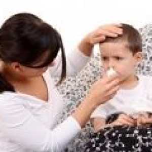 Kašelj in izcedek iz nosu pri otrocih, kako zdraviti?