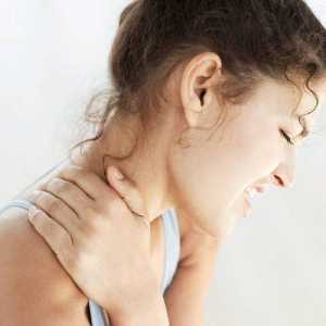 Simptomi materničnega vratu degenerativno boleznijo medvretenčnih ploščic pri ženskah