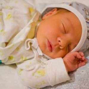 Zlatenica pri novorojenčkih: vrste, vzroki, diagnoza, zdravljenje, posledice